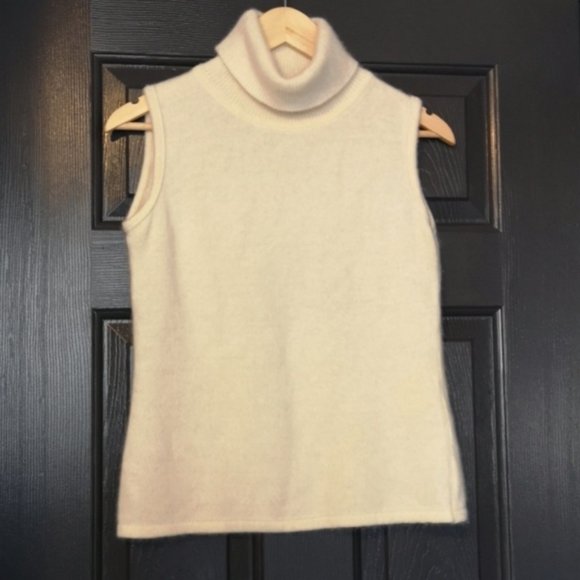 Stunning Parisian Vintage Angora Wool Turtleneck Sweater Vest - Made in Italy - Picture 6 of 9